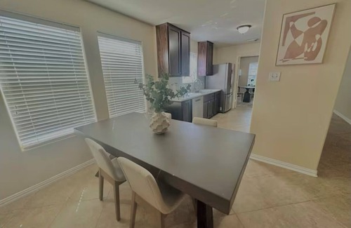 Southbelt/Ellington Casa | 3-bedroom house in lovely Houston with AC, WiFi