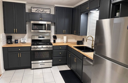 Amarillo Casa | 3-bedroom house in peaceful Amarillo with WiFi, AC