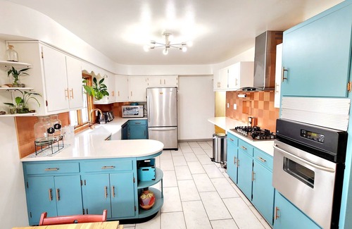 South Bend Casa | 3-bedroom house in South Bend close to all your needs.
