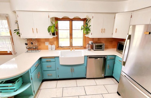 South Bend Casa | 3-bedroom house in South Bend close to all your needs.