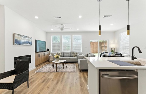 Dallas Casa | 3-bedroom house in tranquil Dallas with AC