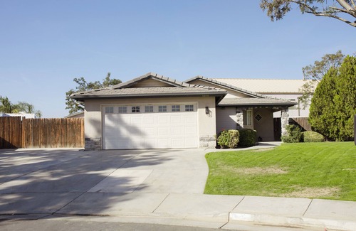 Pumpkin Center Casa | 3-bedroom house in wonderful Bakersfield with WiFi, AC