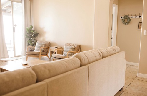Pumpkin Center Casa | 3-bedroom house in wonderful Bakersfield with WiFi, AC