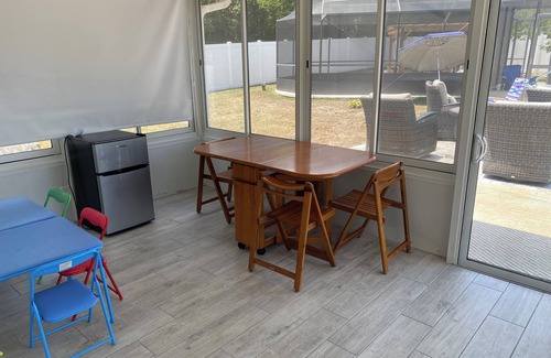 Arlington Casa | 3-bedroom house in Jacksonville with fenced backyard and screen enclosed pool.