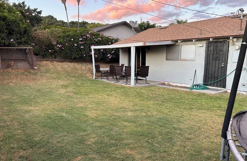 Ventura County Casa | 3-bedroom house in Santa Paula. Private back yard BBQ's and park nearby.