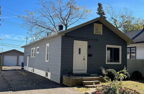 Waukegan Casa | 3-bedroom house in welcoming Waukegan with WiFi, AC