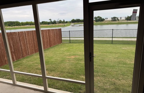 Justin Casa | 3-bedroom house in welcoming Justin with WiFi, AC. Enjoy your stay