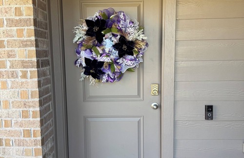 Justin Casa | 3-bedroom house in welcoming Justin with WiFi, AC. Enjoy your stay