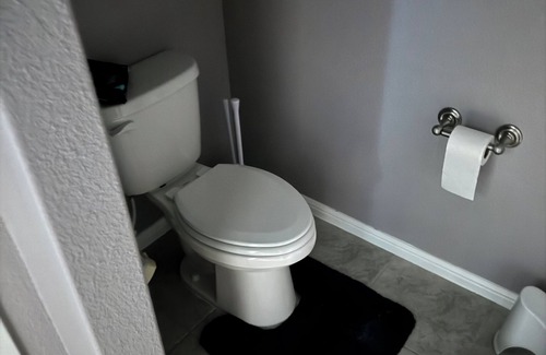 Justin Casa | 3-bedroom house in welcoming Justin with WiFi, AC. Enjoy your stay