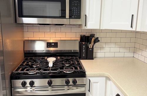Erie Casa | 3-bedroom house in wonderful Erie with AC, WiFi