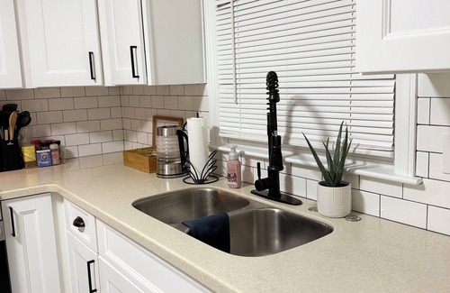 Erie Casa | 3-bedroom house in wonderful Erie with AC, WiFi