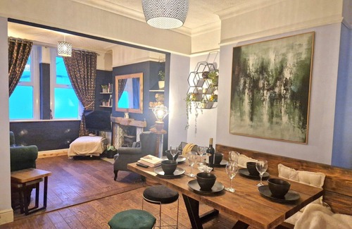 Adamsdown Casa | 3 bedroom house near the centre of Cardiff