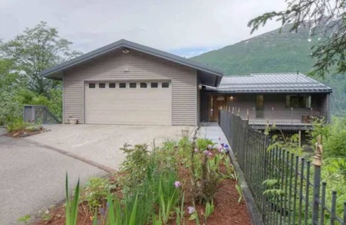 Douglas Casa | 3-bedroom house next to Sandy Beach