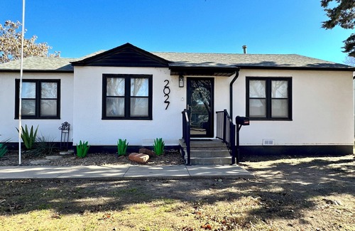 Amarillo Casa | 3-bedroom house, Pet Friendly with High Speed Internet, in Cozy Amarillo