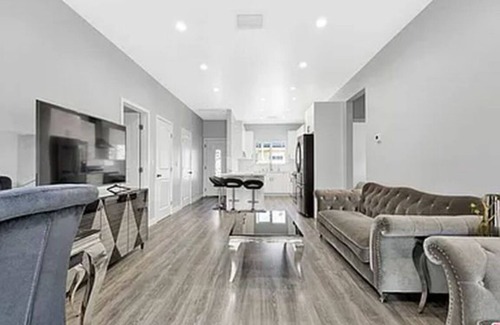 Sun Valley Casa | 3-bedroom house right next to Burbank Hollywood Airport!