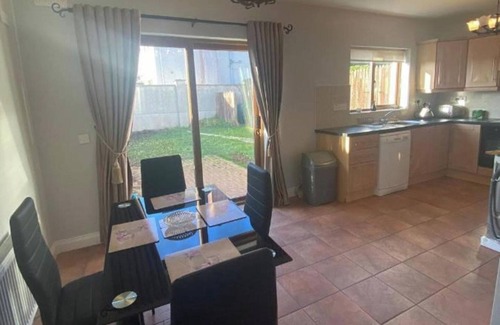 Dromahair Casa | 3 Bed-Sleeps 5-Garden-Parking-Pets