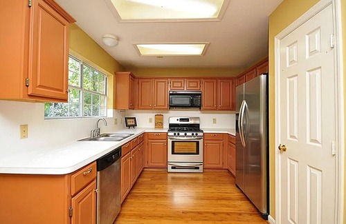 The Woodlands Casa | 3 Bedroom house - The Woodlands - 30+ Days Only- Walk to Bear Branch from yard!