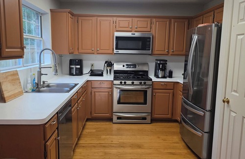 The Woodlands Casa | 3 Bedroom house - The Woodlands - 30+ Days Only- Walk to Bear Branch from yard!