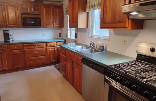 St. Clair Shores Casa | 3 Bedroom House Getaway, near Downtown Detroit & Lake St Clair