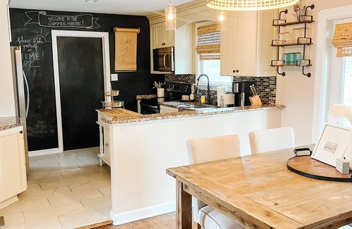 Northeast Virginia Beach Casa | 3-bedroom house in delightful Virginia Beach with WiFi, AC, fitness room