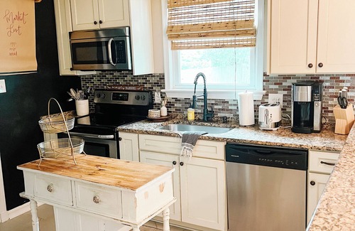 Northeast Virginia Beach Casa | 3-bedroom house in delightful Virginia Beach with WiFi, AC, fitness room
