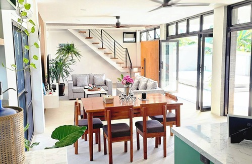 Tawala Casa | 3-bedroom house villa in enchanting Panglao with Starlink internet, AC & Pool!