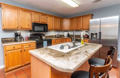 Warner Robins Casa | 3 bedroom house walking distance to Rigbys & 8 minute drive to Perry Fairgrounds