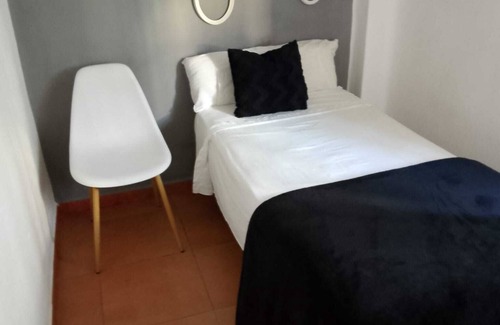 Distrito San Pablo-Santa Justa Apartamento | Casa de 3 habitaciones con aire acondicionado a 5 minutos de Santa Justa