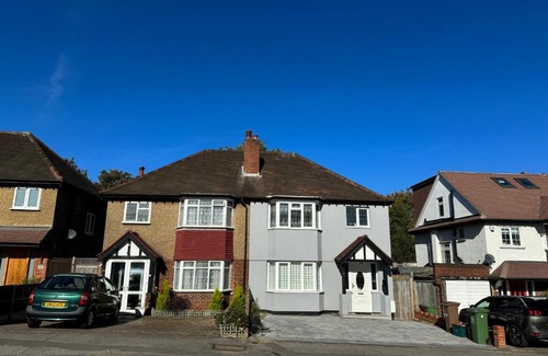 Sutton West Apartamento | 3 Bedroom House with Garden in Cheam, London