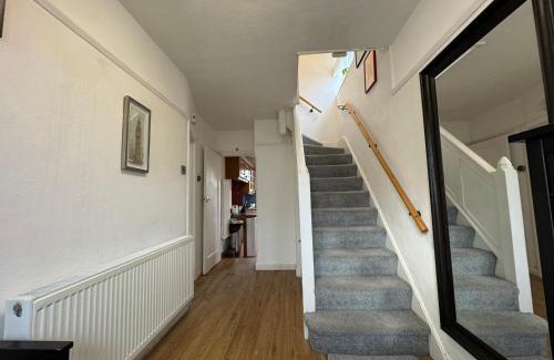 Sutton West Apartamento | 3 Bedroom House with Garden in Cheam, London