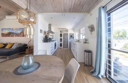 Constantia Casa | 3-Bedroom House with big Porch, Outdoor Kitchen, Heat Pump heated Swimming Pool