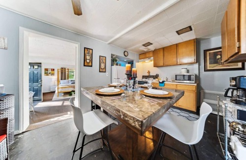 Euclid Casa | 3 bedroom in Euclid, close to cleveland