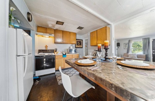 Euclid Casa | 3 bedroom in Euclid, close to cleveland