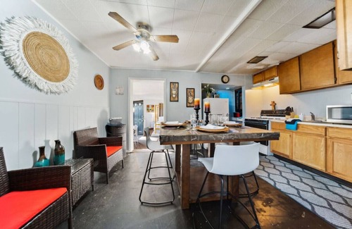Euclid Casa | 3 bedroom in Euclid, close to cleveland