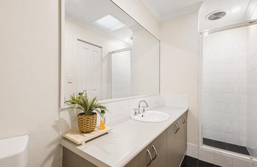 Kinross Casa | 3-Bedroom Kinross Beachside Abode