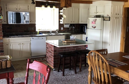 Manchester Casa | 3 Bedroom Lake House on Lake Delhi with 2.5 Bathrooms