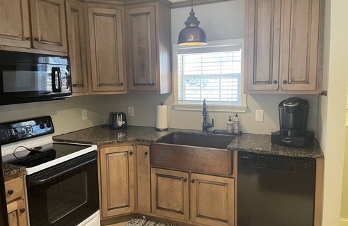 Townville Casa | 3 bedroom lake house, deck, views, dock