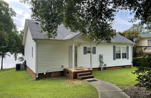 Townville Casa | 3 bedroom lake house, deck, views, dock