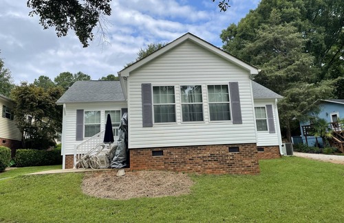 Townville Casa | 3 bedroom lake house, deck, views, dock