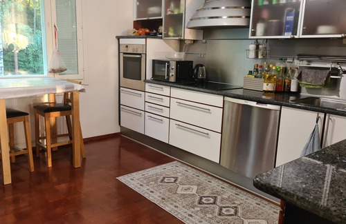 Lahti Apartamento | 3-bedroom lake view apartment, forest next to the back yard. Close to center.