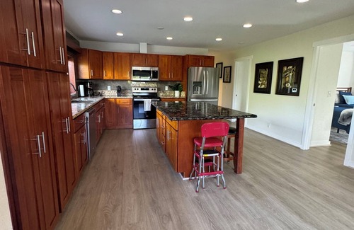 Ewa Beach Apartamento | 3-bedroom lovely unit just across the street from beautiful beach.