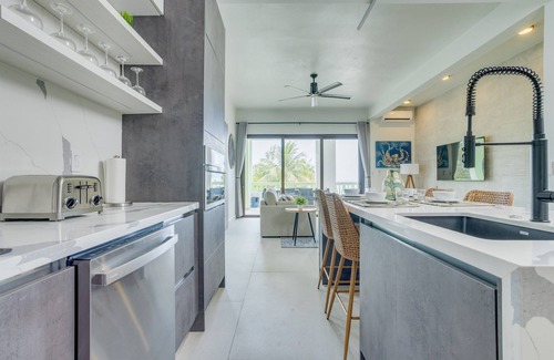 Cocoplum Condominio | 3 Bedroom Luxury Beachfront Condo Brand New Pool