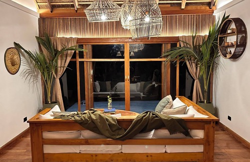 Beyin Villa | 3-bedroom Luxury Villa near Nzulezu with WiFi, AC and Free Breakfast