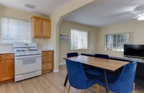 Rampart Village Casa | 3 bedroom Mid-Wilshire Charmer near Downtown