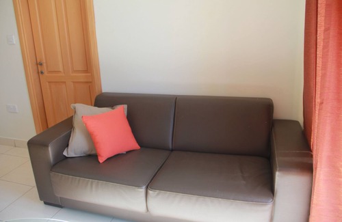 Qawra Apartamento | ¡Apartamento moderno de 3 dormitorios, a 100 metros del mar!