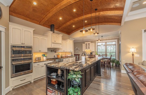 Langley Otro | 3-bedroom modern farmhouse retreat near the Masters w/ pool and hot-tub