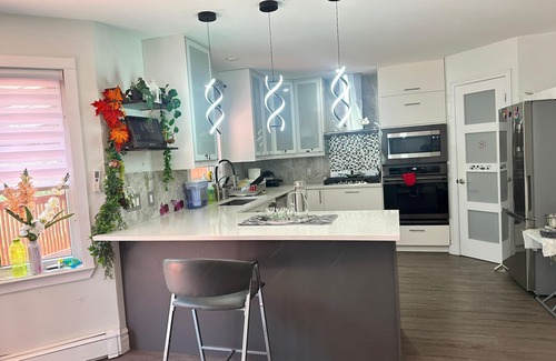 Halifax Casa | 3-Bedroom Modern House in Welcoming Halifax