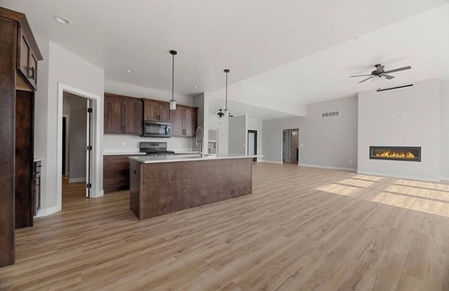 Sturgis Casa | 3-bedroom modern house in Sturgis.