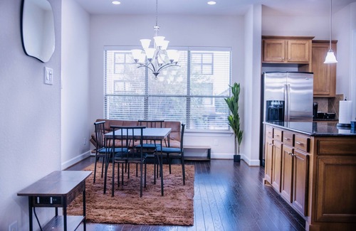 East Downtown Houston Casa | 3-Bedroom Modern TownHome With King Bed in Houston Downtown Area