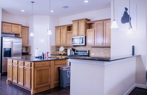 East Downtown Houston Casa | 3-Bedroom Modern TownHome With King Bed in Houston Downtown Area